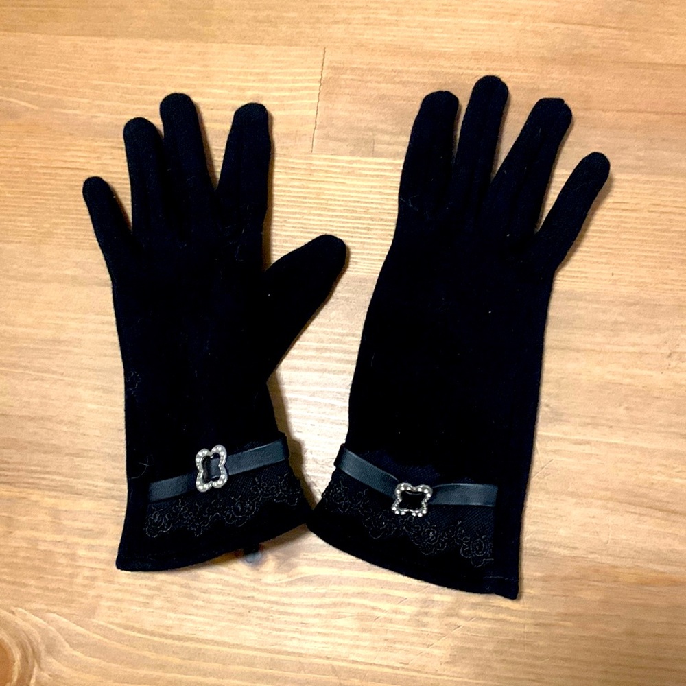 Touch Buckled Gloves